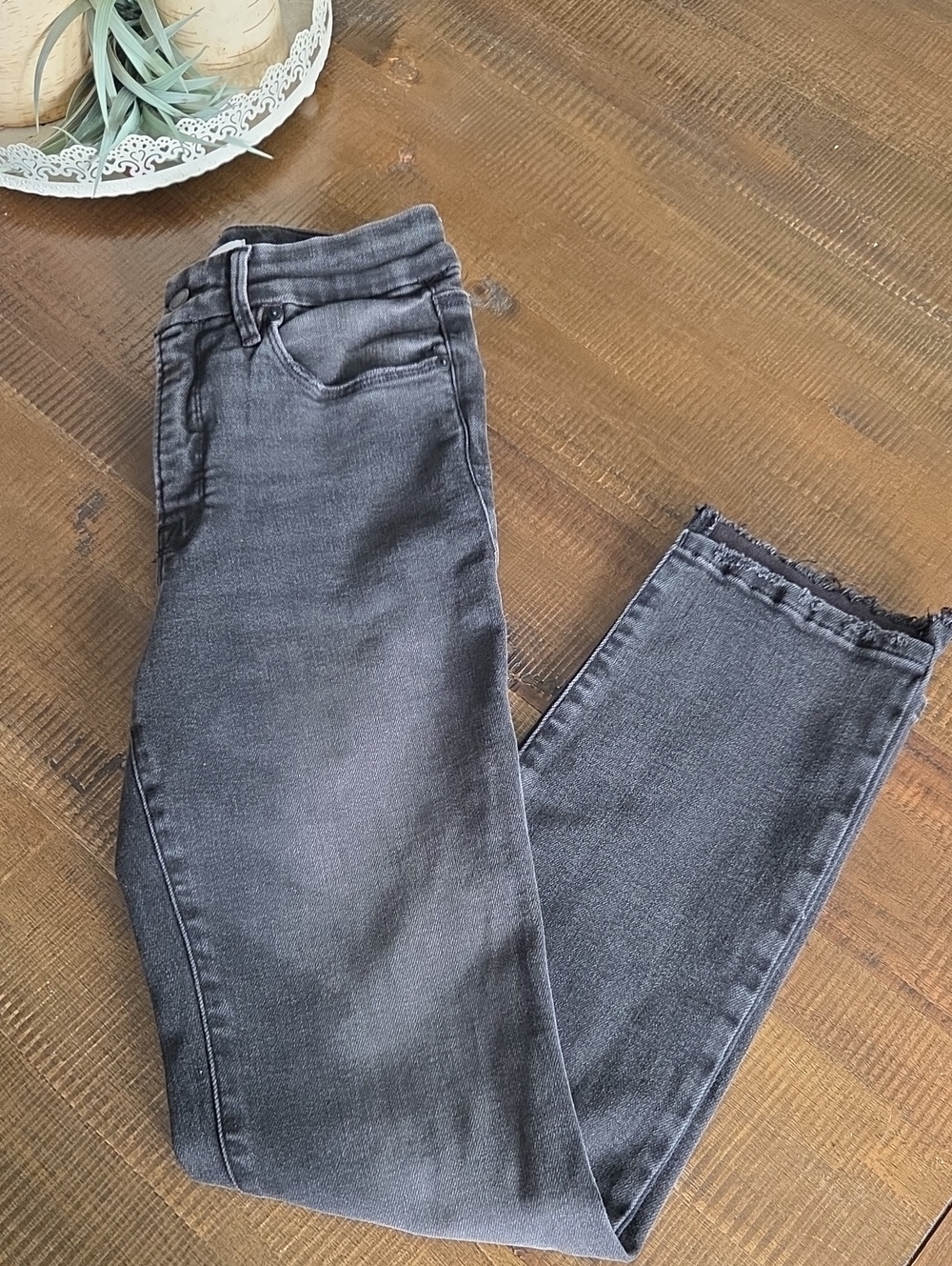 Good American Washed Black Cropped Frayed-Hem Jeans
